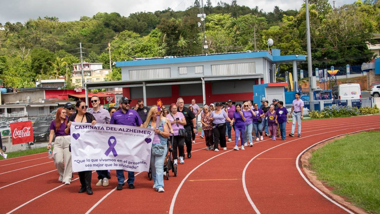 Caminata del Día Mundial del Alzheimer recorriendo las calles de Cidra